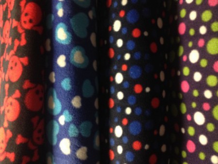 Nové barevné fleece materiály